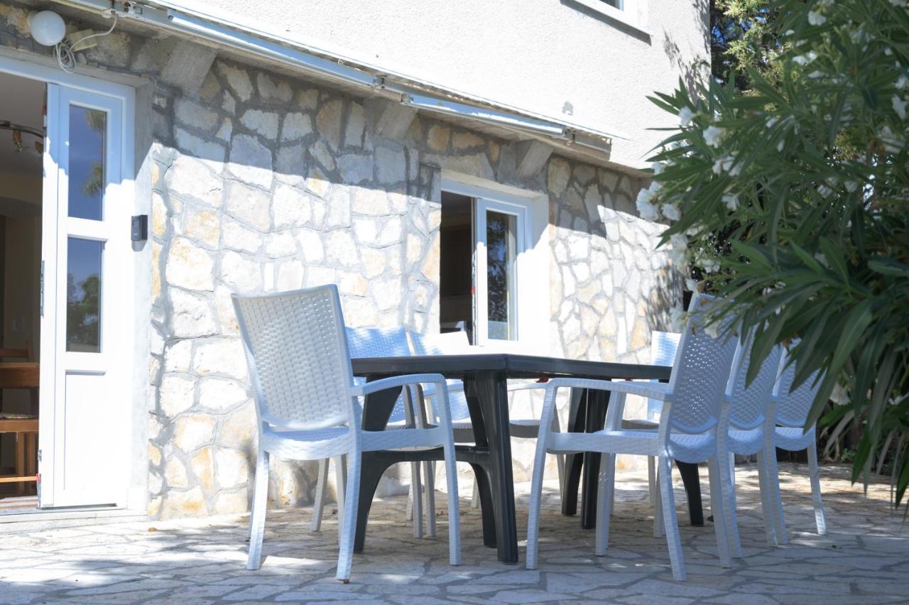 Beachfront House Ivana With Pool - Renovated 2025 Cesarica Esterno foto