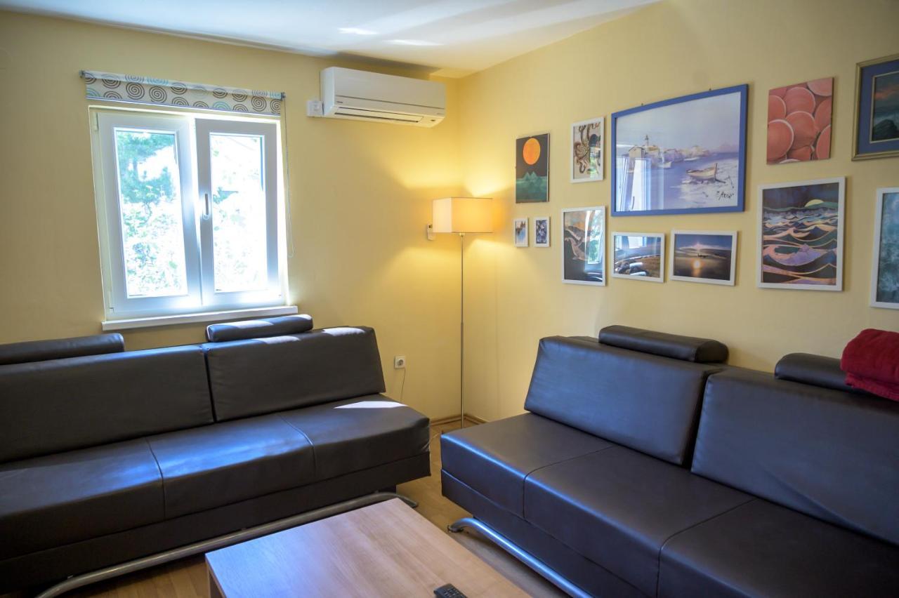 Beachfront House Ivana With Pool - Renovated 2025 Cesarica Esterno foto