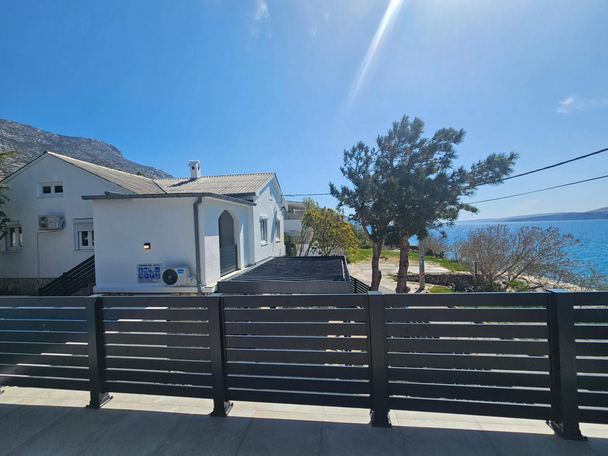 Beachfront House Ivana With Pool - Renovated 2025 Cesarica Esterno foto
