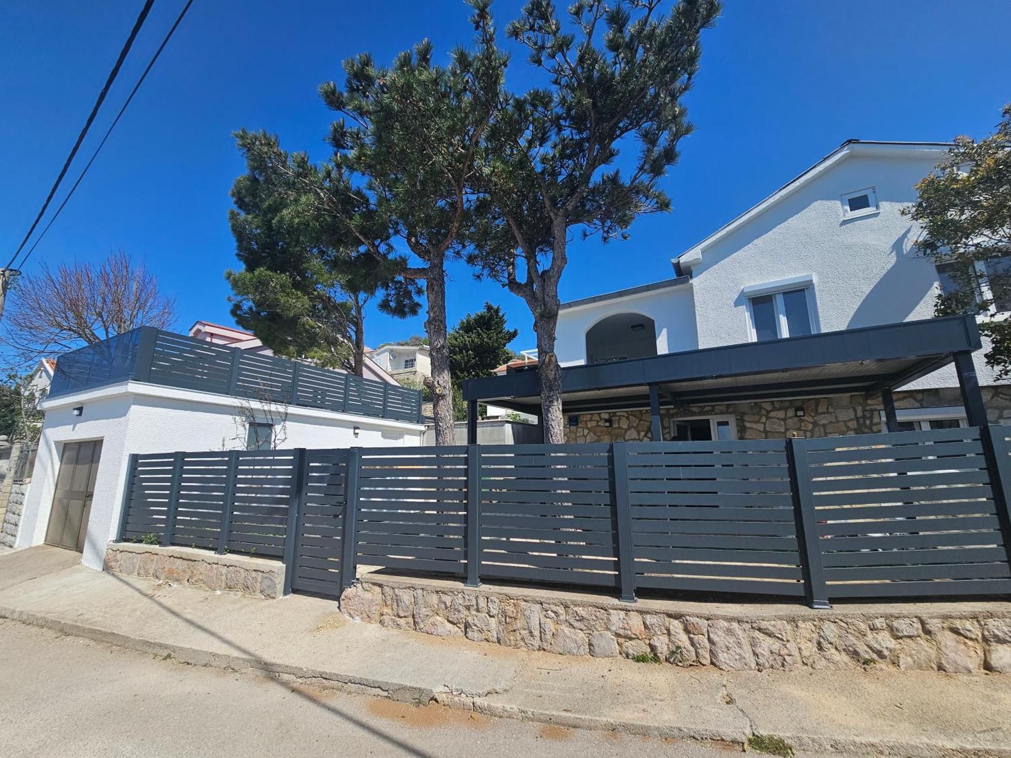 Beachfront House Ivana With Pool - Renovated 2025 Cesarica Esterno foto