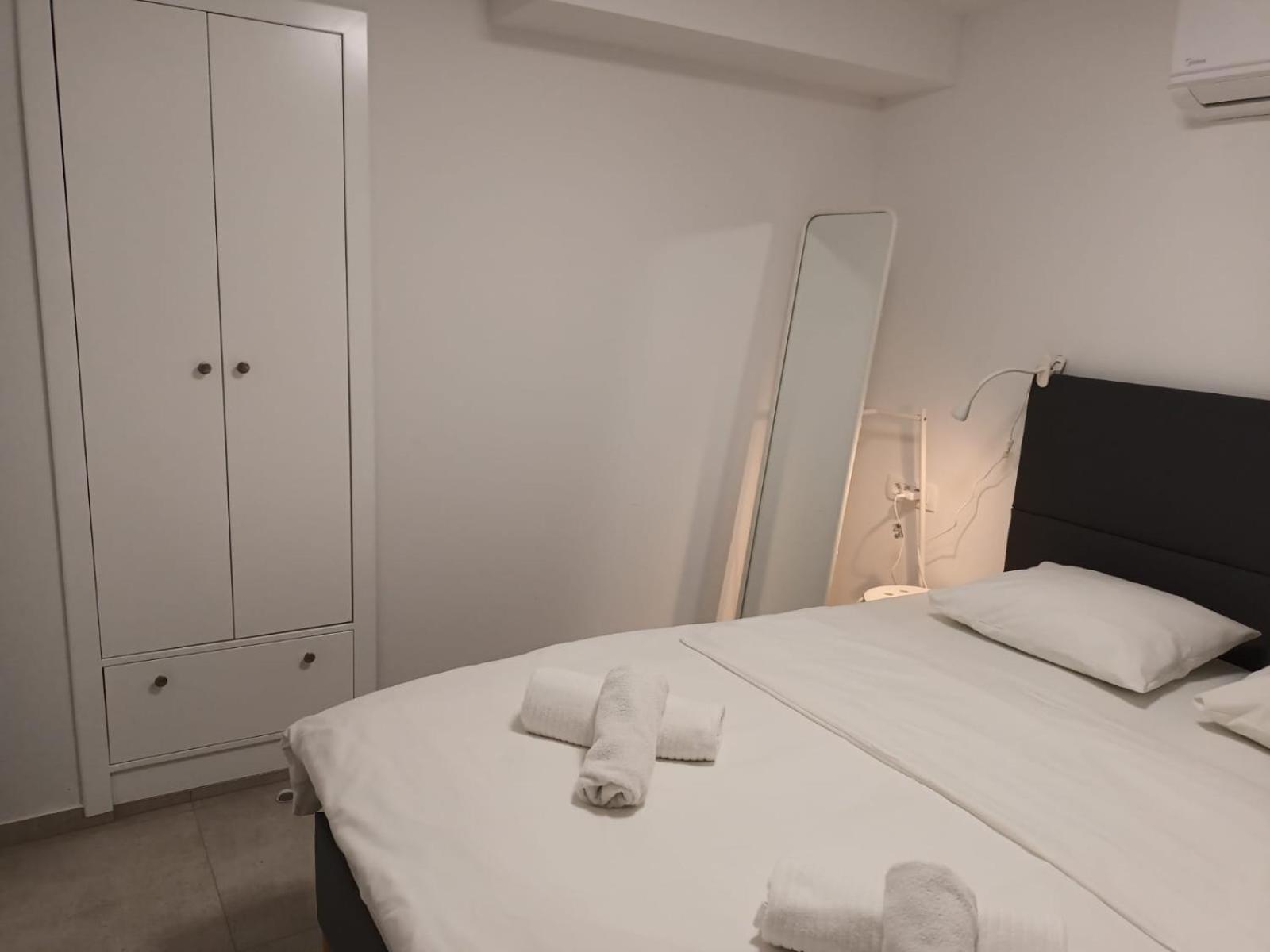 Beachfront House Ivana With Pool - Renovated 2025 Cesarica Esterno foto