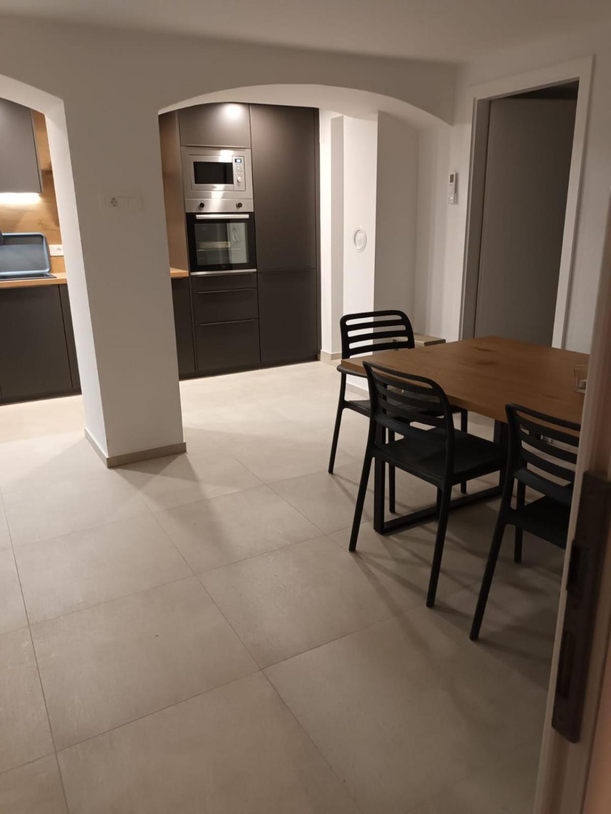 Beachfront House Ivana With Pool - Renovated 2025 Cesarica Esterno foto