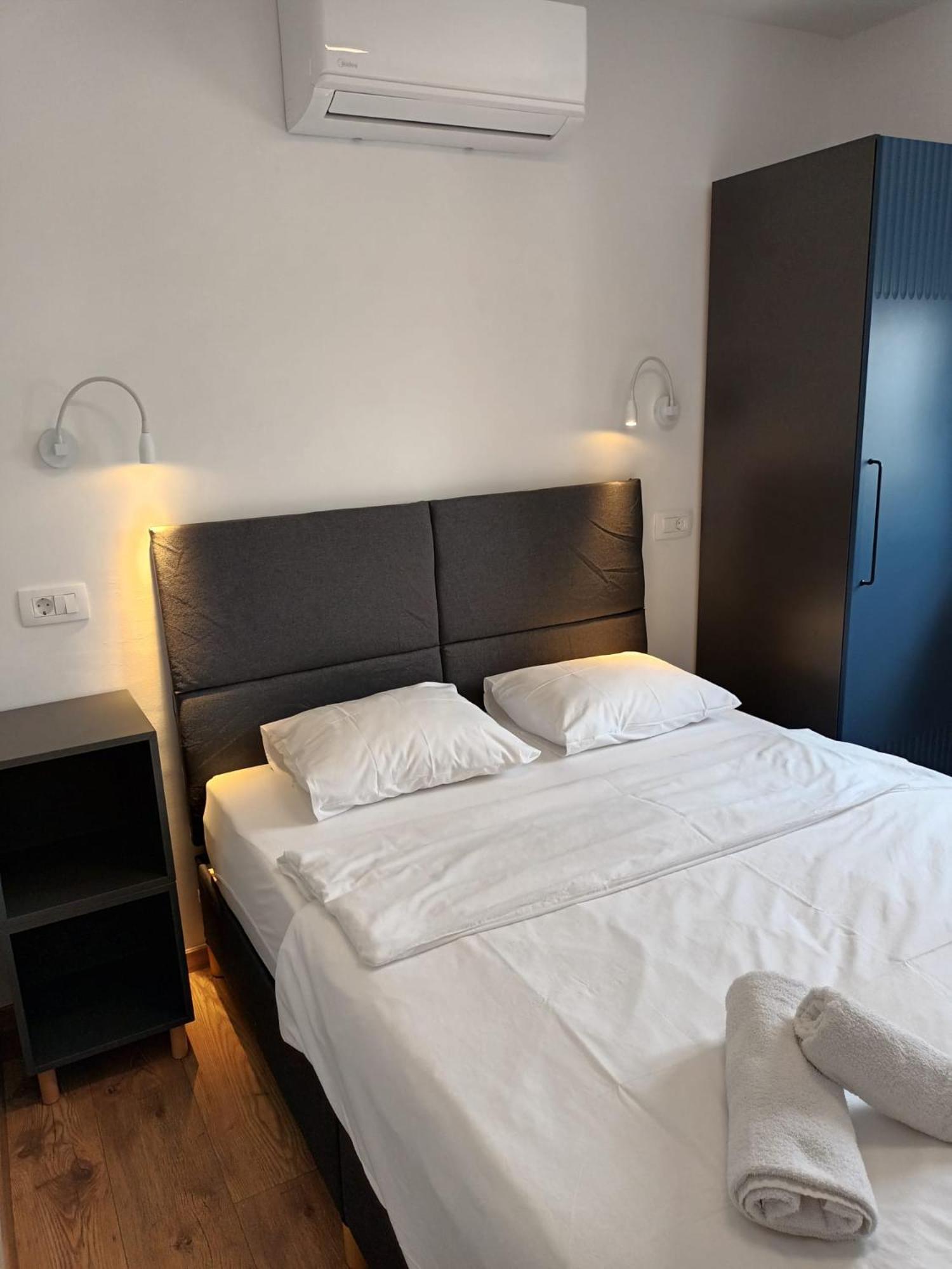 Beachfront House Ivana With Pool - Renovated 2025 Cesarica Esterno foto